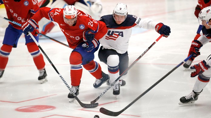 Nór Andreas Martinsen bojuje u puk s Američanom Jackom Eichelom.