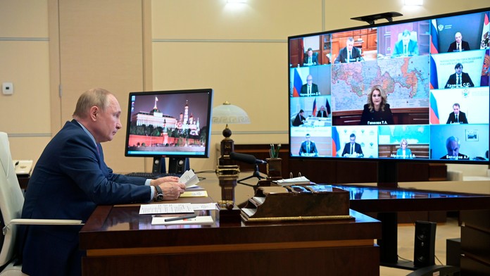 USA a Rusko vedú informačnú vojnu. Odborníci sa vyjadrili k taktike oboch krajín