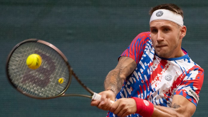 Alex Molčan hladko prehral v semifinále. Na domácom turnaji bojoval s chorobou