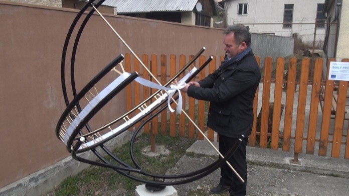 Slnečné hodiny v malej obci