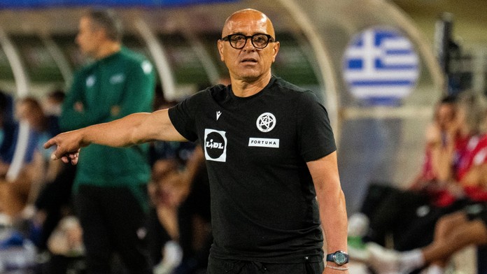 Tréner Calzona si uvedomuje potrebu omladenia kádra. Vyjadril nespokojnosť s herným prejavom