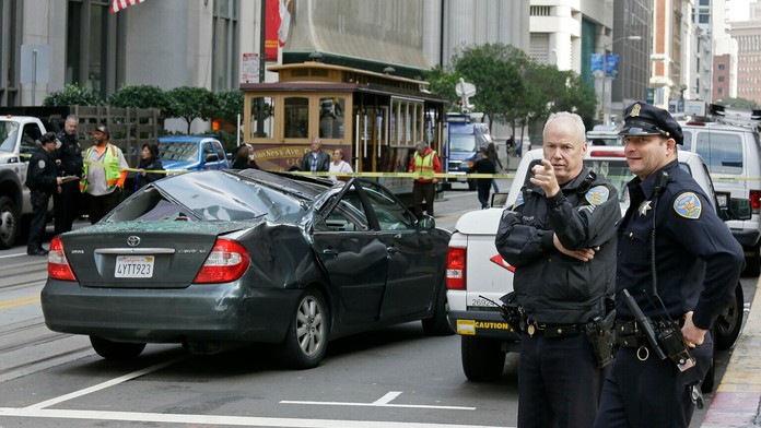 Umývač okien dopadol na osobné auto