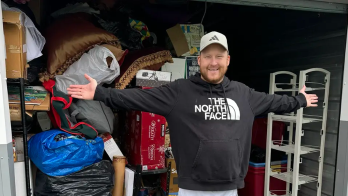 Neuveriteľné šťastie. Muž kúpil sklad za pár drobných, našiel mnoho nových vecí s obrovskou hodnotou