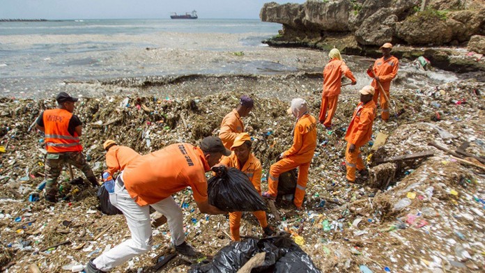 Znečistená pláž Santo Domingo.