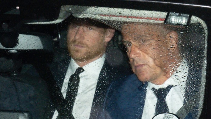 Princ Harry sa s kráľovnou nestihol rozlúčiť.