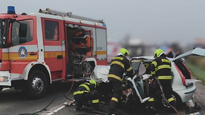 Tragická nehoda v Trenčianskom kraji. Vodič neprežil čelnú zrážku