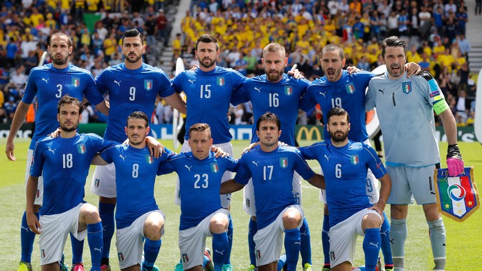 Talianska reprezentácia pred duelom so Švédskom na ME vo Francúzsku.