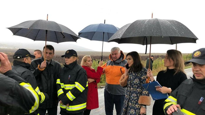 Hráči Liége oslavujú triumf v EL proti Frankfurtu.