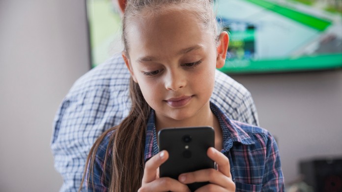 Prieskum: Slováci povedali, ako si predstavujú zákaz mobilov na školách