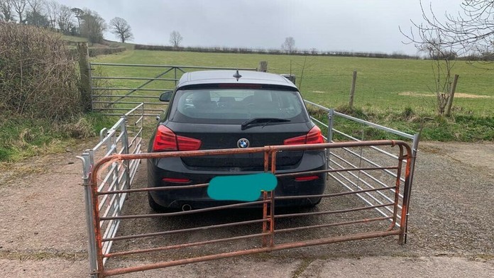 Farmár sa vysporiadal s majiteľom zle zaparkovaného auta