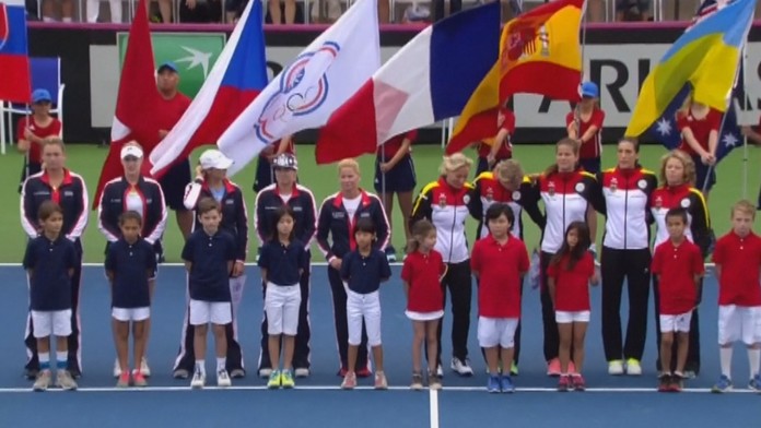 Nemeckým tenistkám zaspievali nacistickú hymnu.