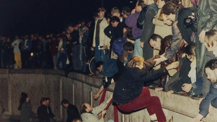 Archívna snímka nežnej revolúcie 1989