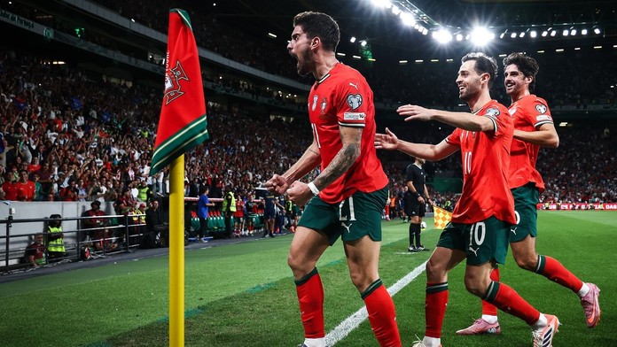 Ronaldo sa z bieleho bodu mýlil, Portugalcov spasil v nadstavení Neves. Turci zničili Bulharsko