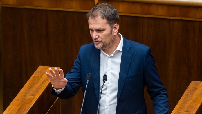 Minister financií SR Igor Matovič (OĽaNO) počas rokovania 72. schôdze NR SR