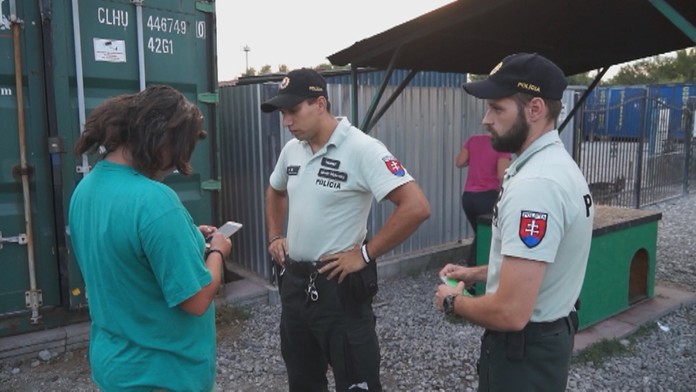 Šteniatko si vyhliadla mladá dvojica.