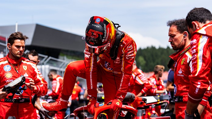 Japonci nemajú s meškačmi zľutovania: Sainz sa pred pretekmi zdržal na toalete, zaplatí desaťtisíce