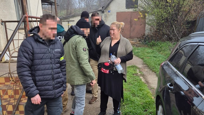 Slovenskí policajti zadržali ženu odsúdenú za detskú pornografiu. Bol na ňu vydaný európsky zatykač