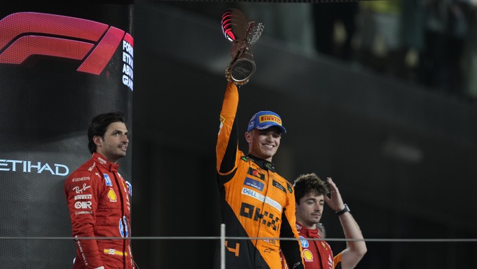 Majster sveta sezónu zakončil kolíziou. Norris McLarenu po 26 rokoch zaistil Pohár konštruktérov