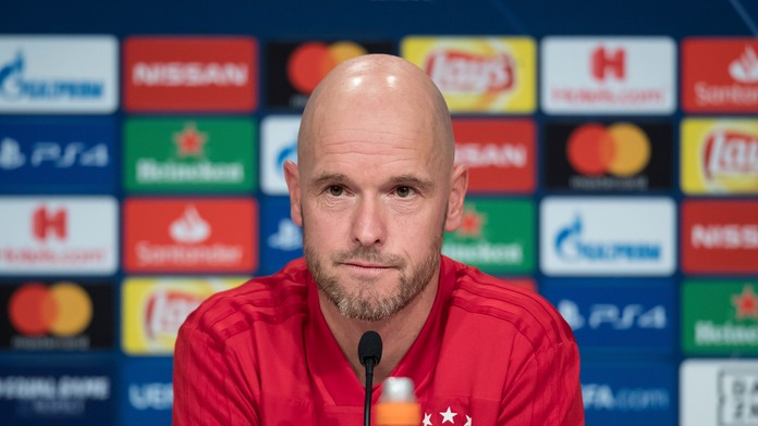 Lodivod Ajaxu Erik ten Hag na tlačovej konferencii pred zápasom LM na pôde Bayernu.