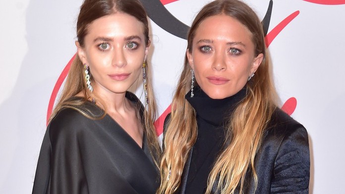 Olsenky sa obliekajú ako babičky, teraz sa konečne predviedli v plavkách