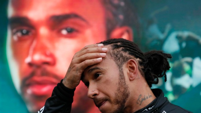 Jazdec Mercedesu Lewis Hamilton.