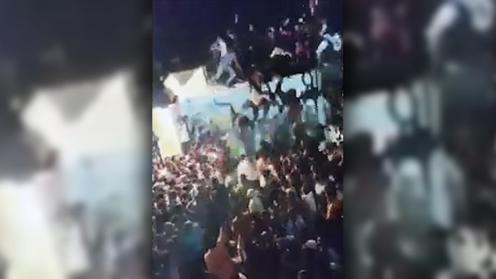 Dieťa našli s rodičmi bývať v stane