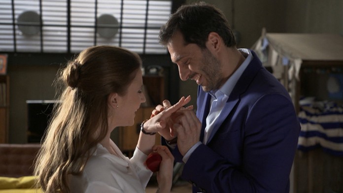 Alex požiadal Emu o ruku