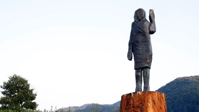 Hráči NY Islanders oslavujú víťazstvo nad Tampou.