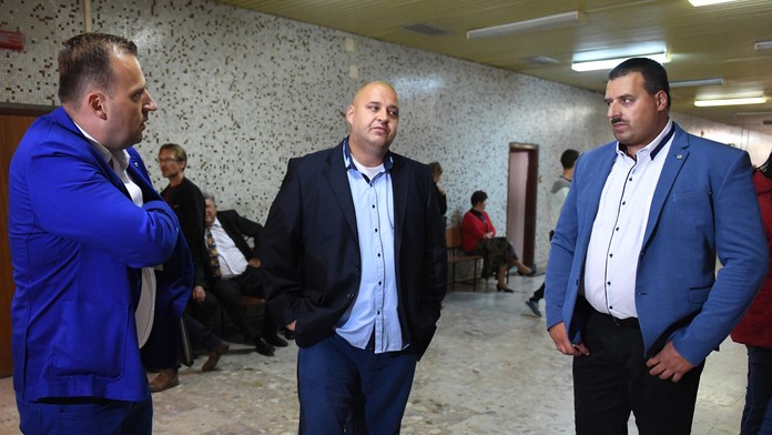 Branislav Paška (vpravo) na archívnej snímke z roku 2017 na súde v Košiciach. 
