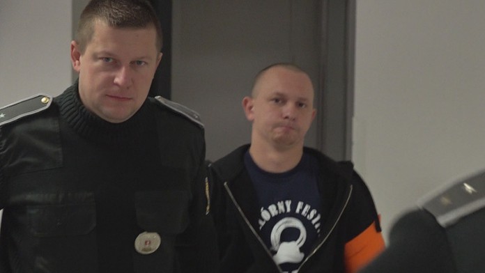 Mladík, ktorý týral priateľku.