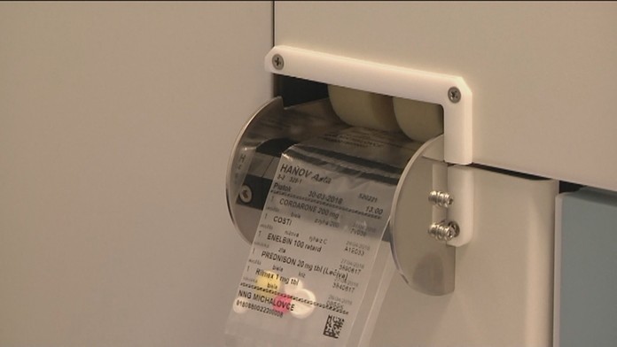 Pripravené balíčky zariadenie niekoľkokrát skontroluje. 