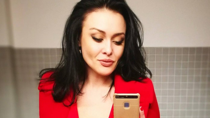 Vyzdobené balkóny našej výpravy na budove v prímorskej atletickej dedine v Kangungu. 