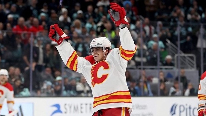 Buď pôjdeš k bitkárom, alebo na tribúnu. Šesť otrasov mozgu mu takmer zničilo kariéru. Slovák v NHL aj tak neuhne nikomu