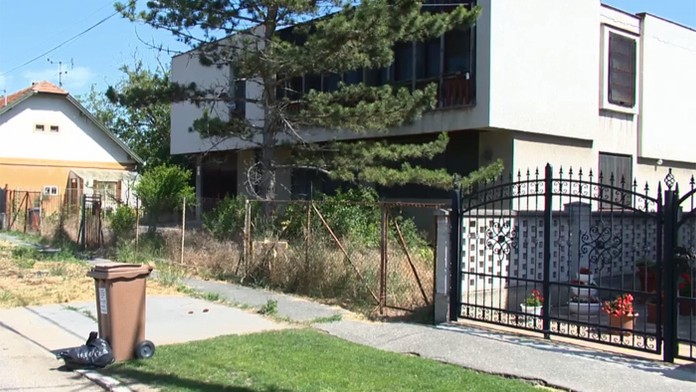 Štúrovčania už mali pokoj od spievajúceho domu. Suseda ich však opäť terorizuje áriami