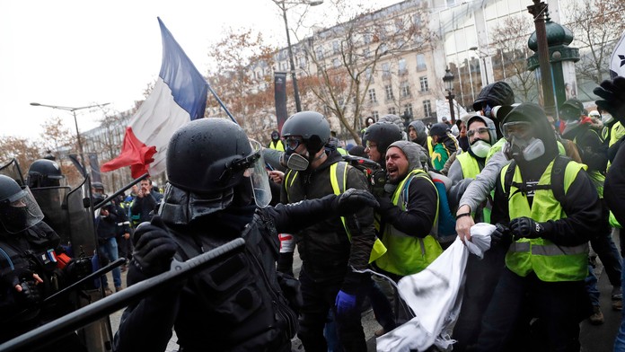 Protivládne protesty v Paríži