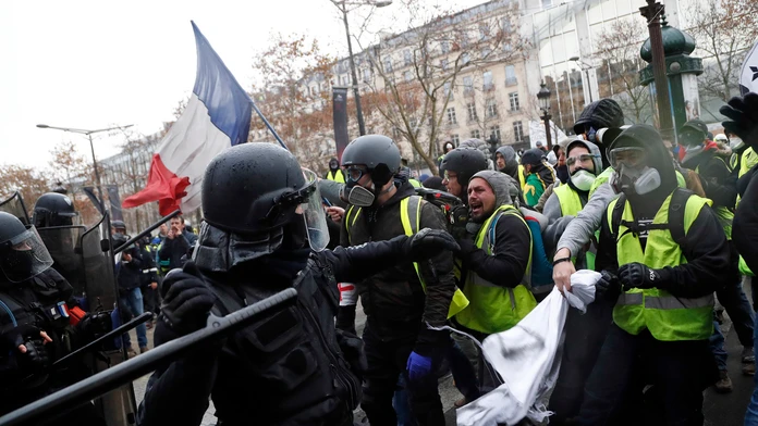 Protivládne protesty v Paríži