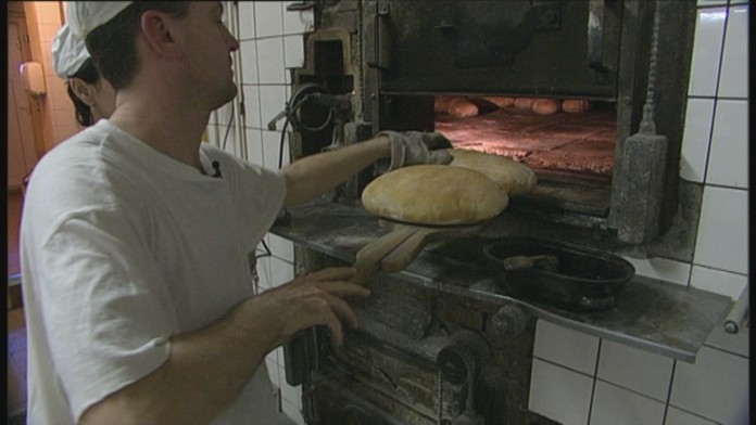 Príplatky za prácu budú platiť o týždeň.