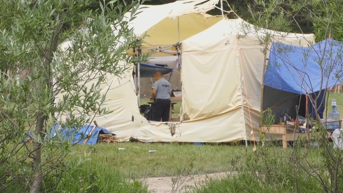 Po výbuchu plynu v tábore v Podskalí.