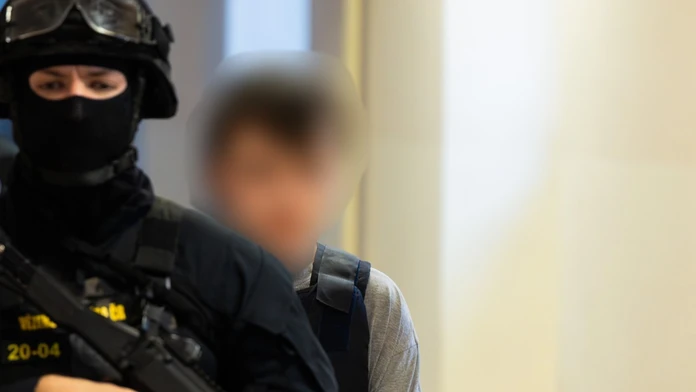 Mal myšlienky, že niekoho zabije. Tínedžer v Česku dostal za vraždu dvoch predavačiek deväť rokov väzenia