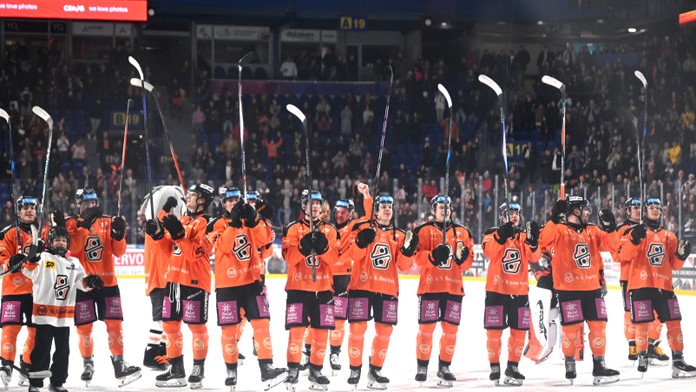 Hokejisti Košíc sa tešia z víťazstva