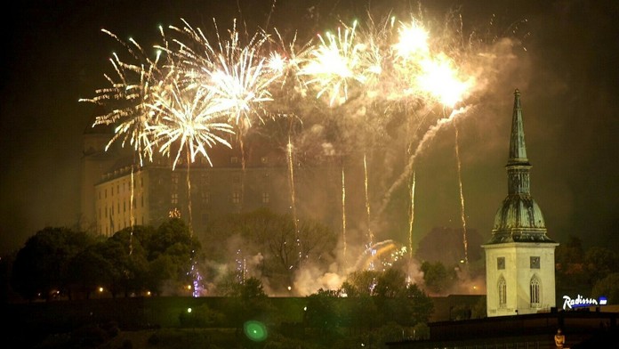 Súčasťou osláv vstupu Slovenska do EÚ bol 1. mája 2004 ohňostroj nad Bratislavským hradom.