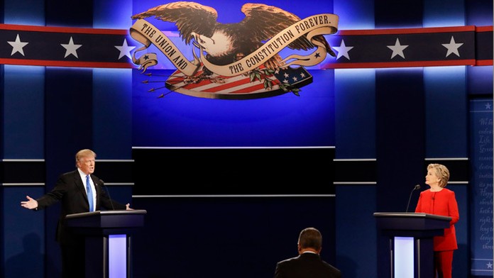 Hillary Clintonová a Donald Trump v televíznom dueli.