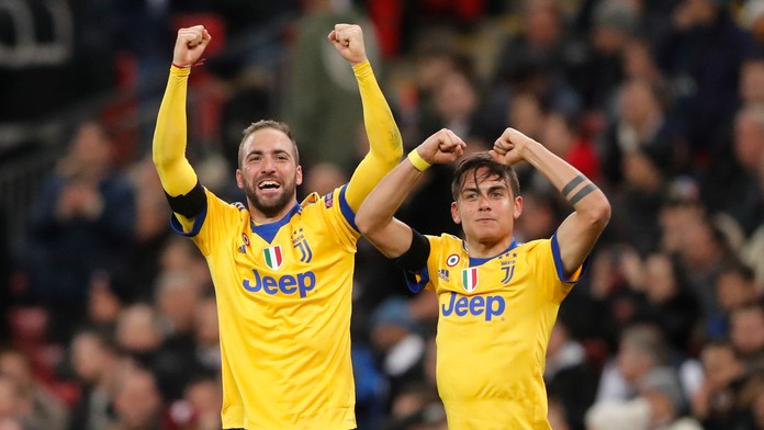 Gabriel Jesus (vľavo) z ManCity jasá po zásahu proti FC Bazilej v odvete osemfinále LM.