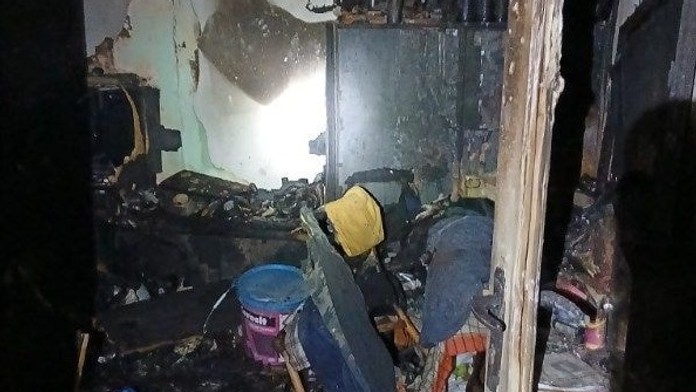 Pri požiari bytu vo Vranove nad Topľou prišla o život jedna osoba