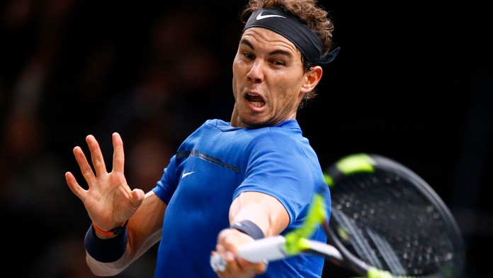 Dele Alli (Tottenham) sa raduje so spoluhráčmi po strelení gólu.