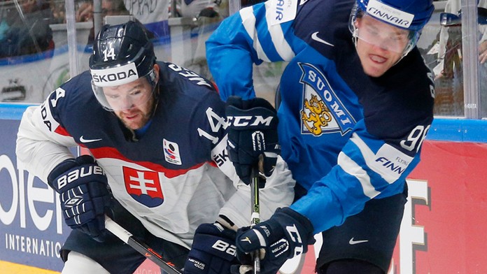 Andrej Meszároš v súboji s Mikkom Rantanenom.