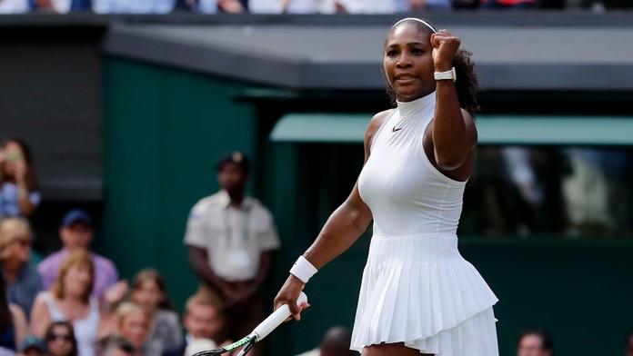 Americká tenistka Serena Williamsová sa raduje z víťazstva  proti Ruske Anastasii Pavľučenkovovej.