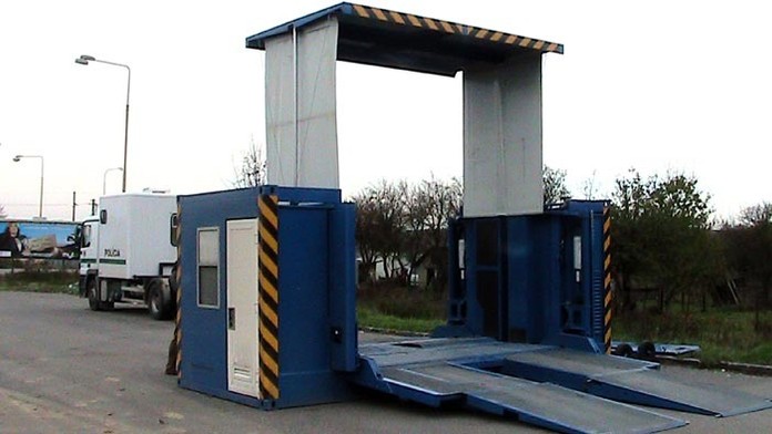 Na snímke zariadenie na monitorovanie technického stavu vozidie na hraničnom priechode Vyšné Nemecké.