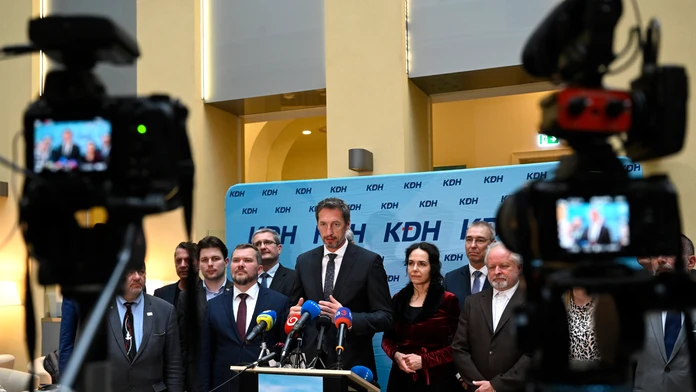 Jeden z poslancov KDH pripustil, že zvažuje odchod z parlamentu