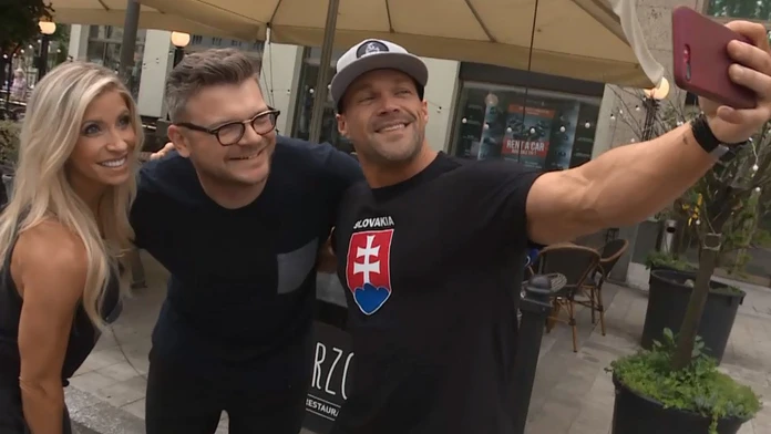 Chris Powell je už v Bratislave. Posiela odkaz divákom Markízy